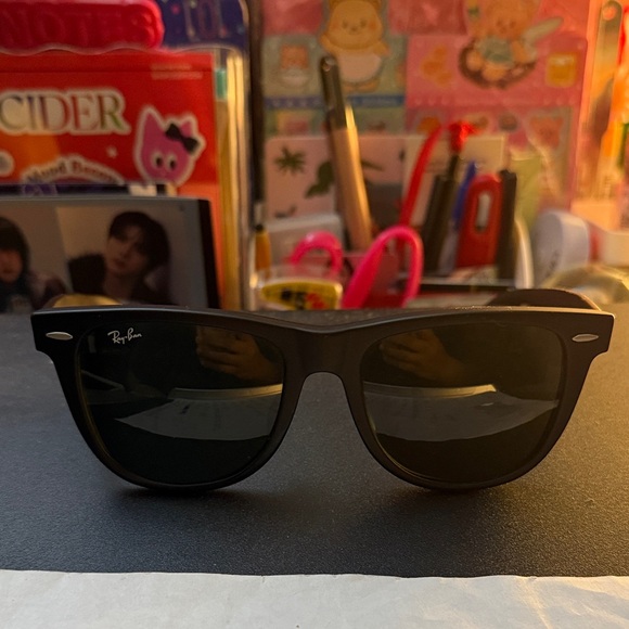 Ray-Ban Wayfarer Classic Black Sunglasses - Picture 1 of 4